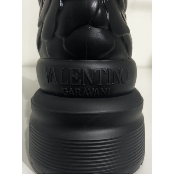 Brand new Valentino rose petal pattern boots Italian size 39 - Picture 3 of 4